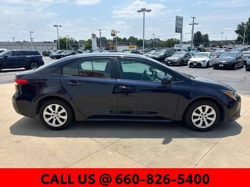 Used 2025 Toyota Corolla LE FWD image 5