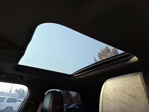 Used 2018 Land Rover Discovery SE image 15