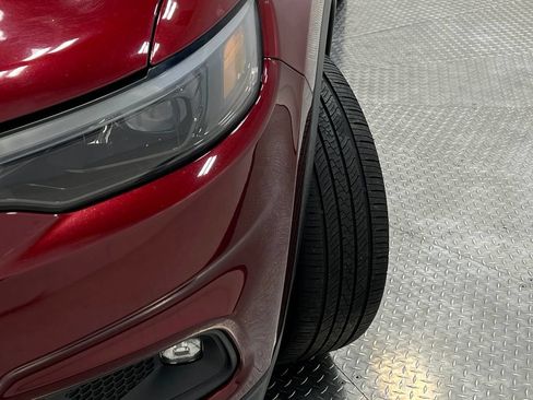Used 2019 Jeep Cherokee Latitude Plus w/ Comfort/Convenience Group FWD image 36