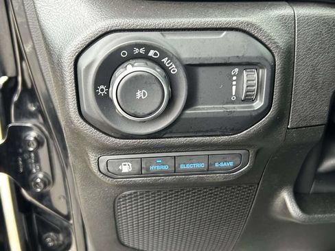 Used 2023 Jeep Wrangler Unlimited w/ Sun & Screen Package AWD/4WD image 36
