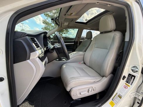 Used 2014 Toyota Highlander XLE AWD/4WD image 22