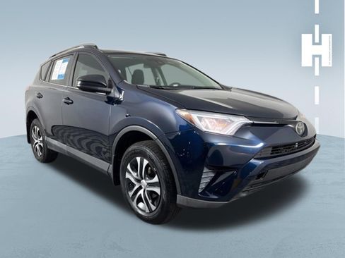 Used 2017 Toyota RAV4 LE FWD image 1