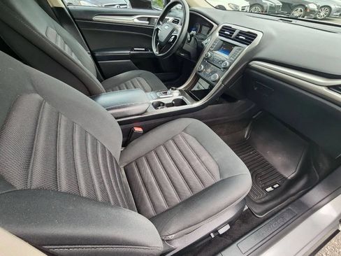 Used 2017 Ford Fusion SE FWD image 14