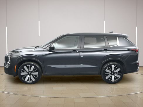 Used 2025 Mitsubishi Outlander SE AWD/4WD image 4