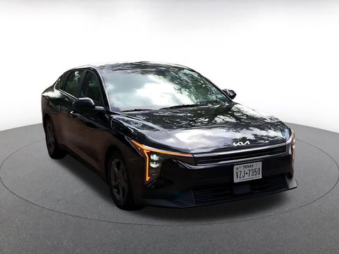 Used 2025 Kia K4 LXS image 3