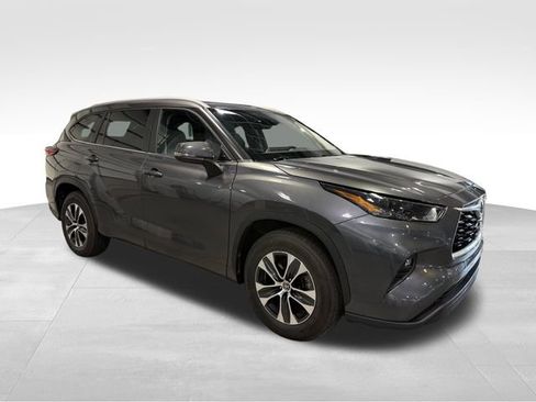 Used 2023 Toyota Highlander L image 1