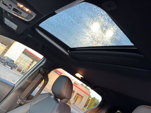 Certified 2025 Toyota Sienna XSE FWD image 31