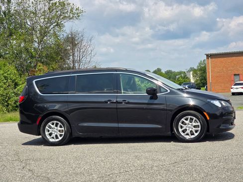 Used 2020 Chrysler Voyager Lxi FWD image 31