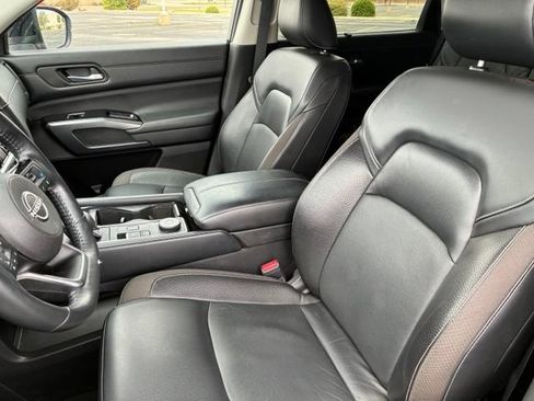 Certified 2023 Nissan Pathfinder Platinum FWD image 12
