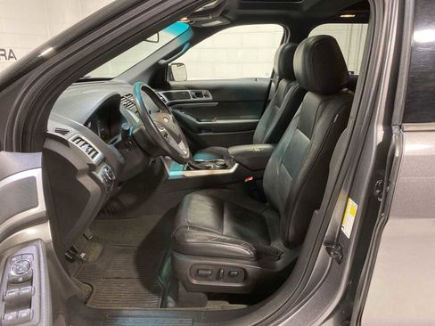 Used 2014 Ford Explorer XLT w/ Equipment Group 202A image 2