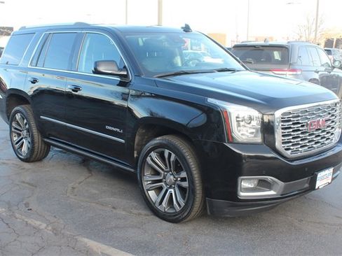 Used 2020 GMC Yukon Denali w/ Denali Premium Package image 2