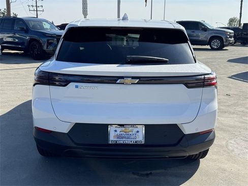 New 2026 Chevrolet Equinox EV LT image 4