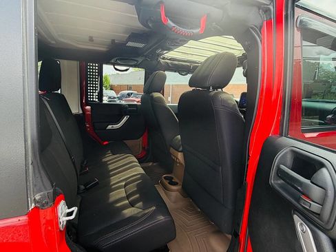 Used 2014 Jeep Wrangler Unlimited Sahara AWD/4WD image 13