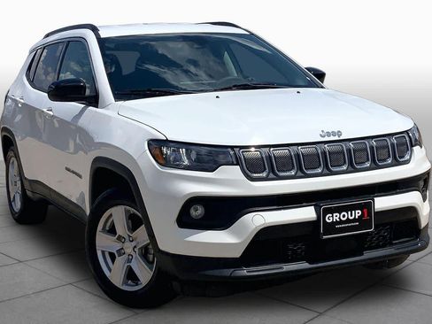 Used 2022 Jeep Compass Latitude FWD image 3
