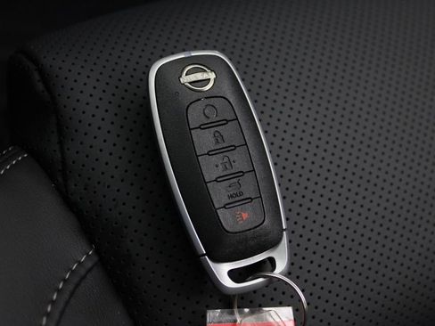 Certified 2025 Nissan Rogue Platinum FWD image 33