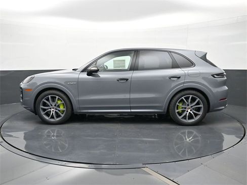 New 2025 Porsche Cayenne S image 2
