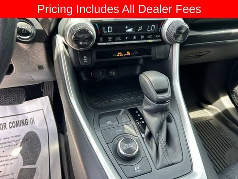 Used 2025 Toyota RAV4 XLE AWD/4WD image 10