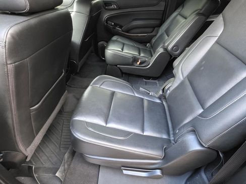 Used 2020 Chevrolet Suburban LT image 9