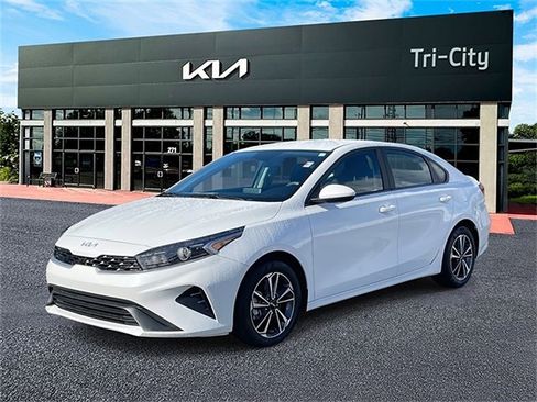 Used 2023 Kia Forte LXS image 3