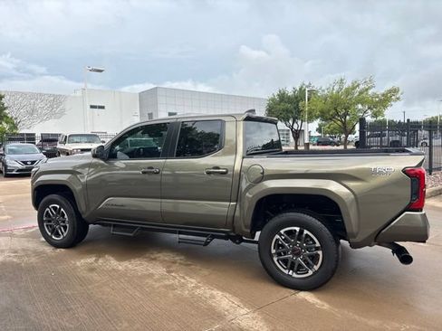 Used 2025 Toyota Tacoma TRD Sport RWD image 8