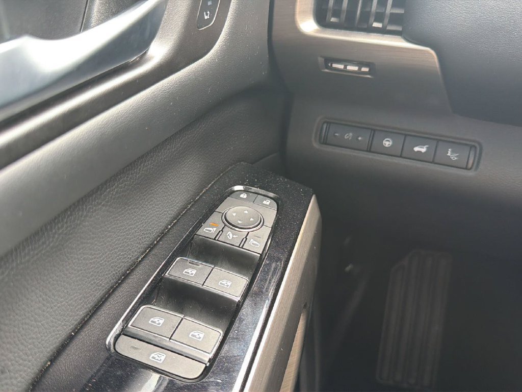 Used 2025 Nissan Pathfinder Platinum AWD/4WD image 34