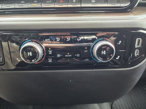 Used 2025 GMC Sierra 1500 Elevation image 37