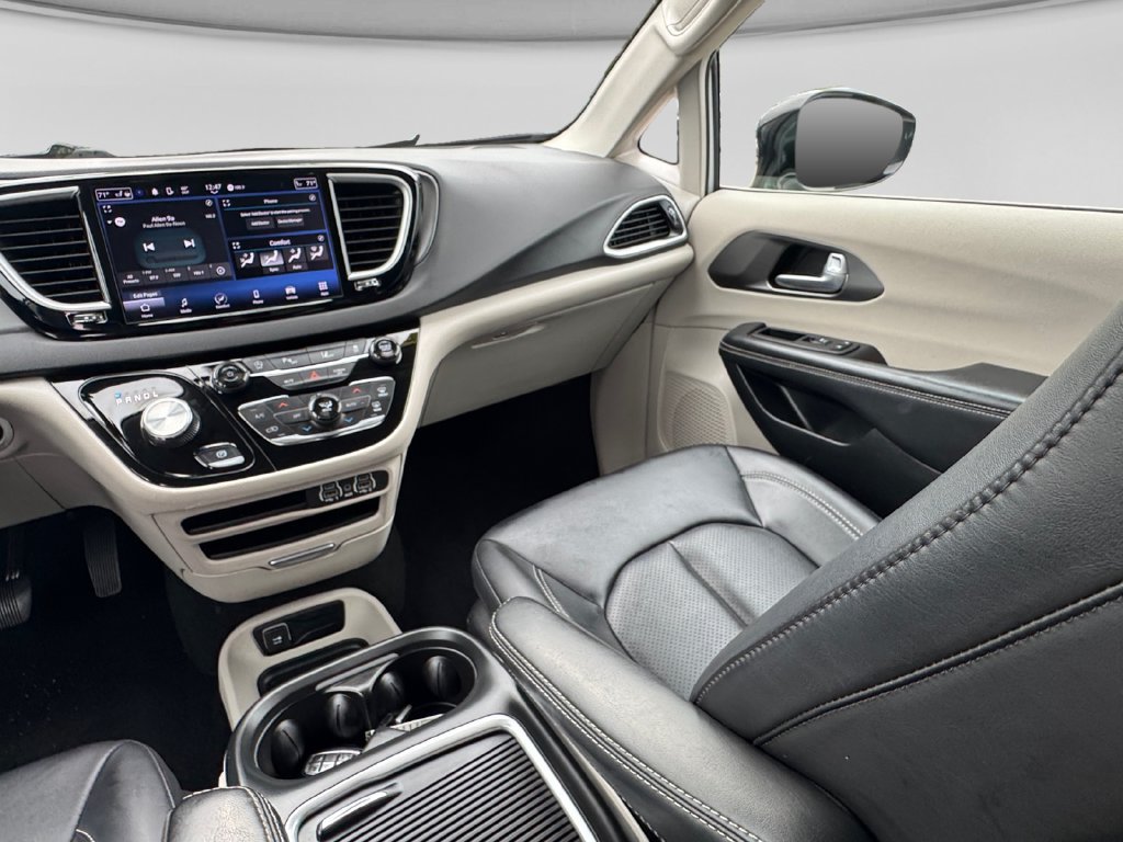 Used 2024 Chrysler Pacifica Touring-L FWD image 24
