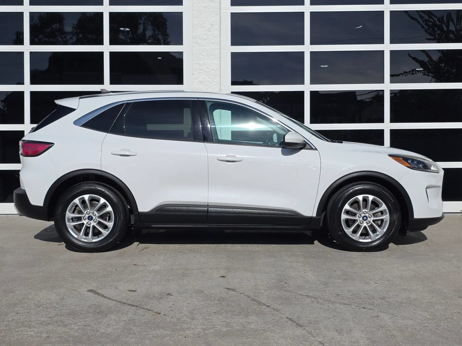 Used 2021 Ford Escape SE FWD image 3