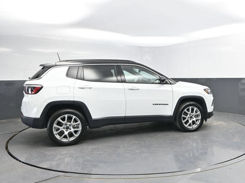 Used 2025 Jeep Compass Limited AWD/4WD image 10