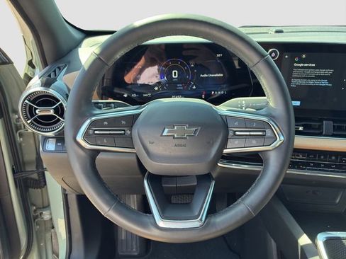 Used 2025 Chevrolet Equinox ACTIV w/ Safety and Technology Package image 18