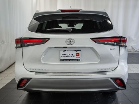 New 2026 Toyota Highlander Platinum image 5