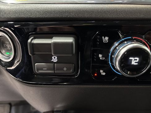 Used 2025 GMC Sierra 2500 SLT w/ SLT Premium Package image 30