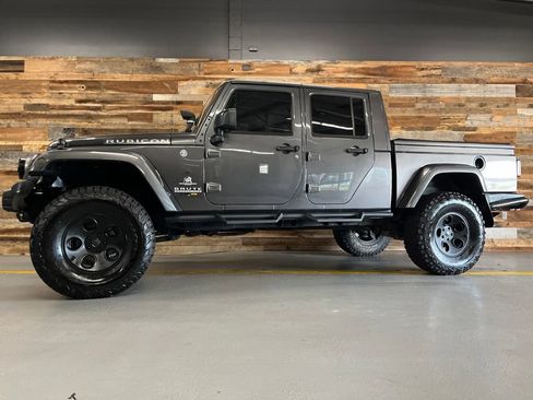 Used 2016 Jeep Wrangler Unlimited Rubicon w/ Connectivity Group AWD/4WD image 24