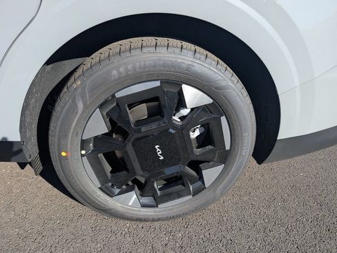 New 2026 Kia Carnival EX FWD image 22