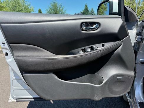 Used 2017 Nissan Leaf SV w/ Premium Package FWD image 20