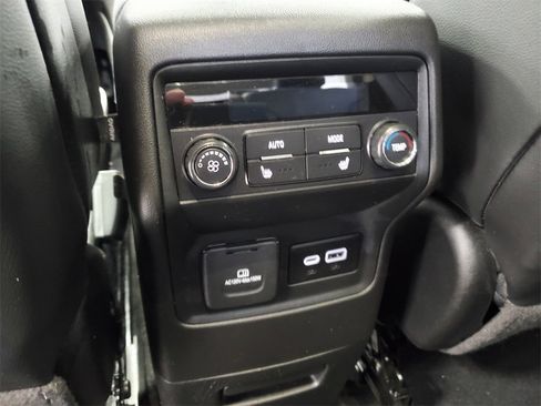 Used 2023 GMC Acadia Denali w/ Black Diamond Edition image 34