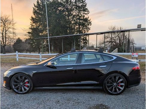Used 2016 Tesla Model S P90D image 4