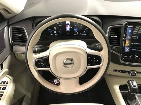 Used 2022 Volvo XC90 T5 Momentum w/ Climate Package AWD/4WD image 6