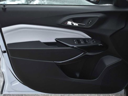 New 2026 Chevrolet Trax LT w/ Sunroof Package image 24