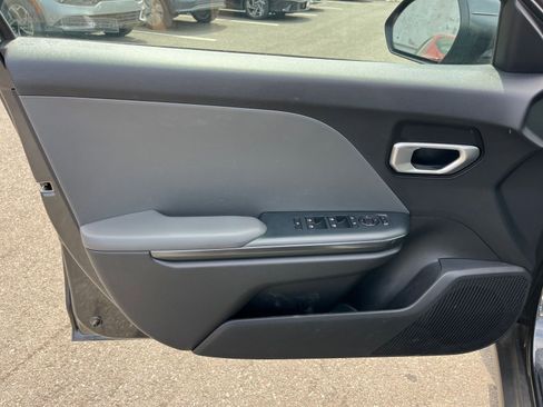 Used 2025 Kia K4 LXS image 18
