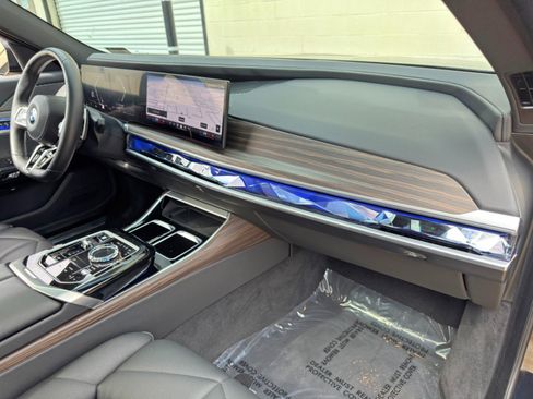 Used 2024 BMW 740i w/ Premium Package 2 RWD image 14