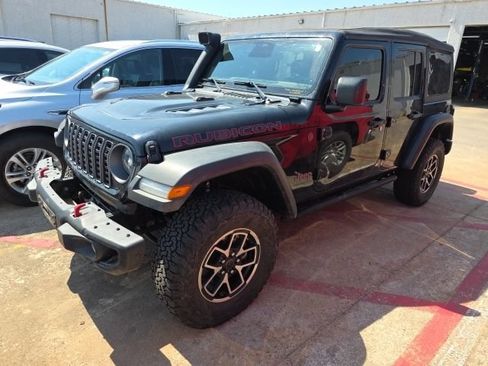 Used 2025 Jeep Wrangler Unlimited Rubicon w/ Convenience Group AWD/4WD image 2