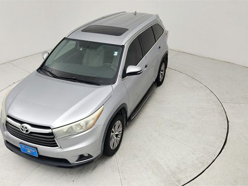 Used 2015 Toyota Highlander XLE image 14