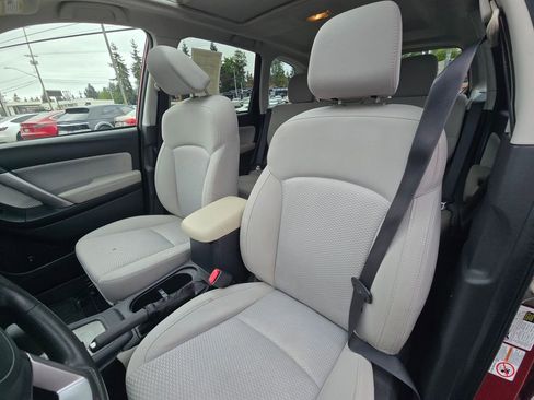 Used 2017 Subaru Forester 2.5i Premium AWD/4WD image 21