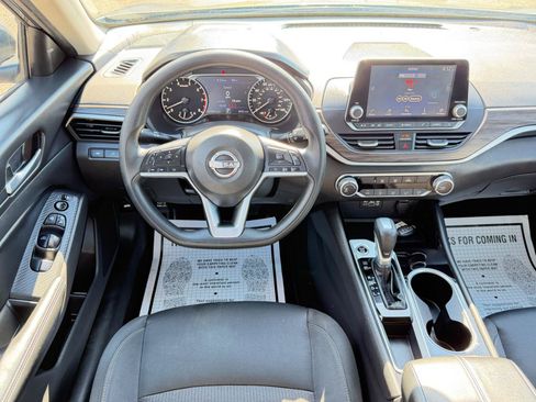 Used 2024 Nissan Altima 2.5 SV FWD image 27