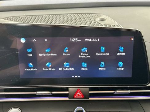 Used 2024 Hyundai Elantra SEL FWD image 11
