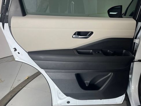 Used 2026 Nissan Pathfinder SL AWD/4WD image 27