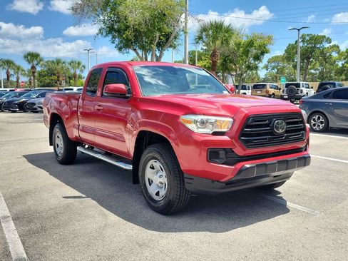 Used 2018 Toyota Tacoma SR w/ SR Convenience Package RWD image 3