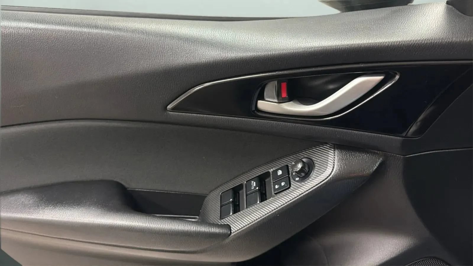 Used 2016 MAZDA MAZDA3 i Sport w/ Preferred Equipment Package FWD image 17