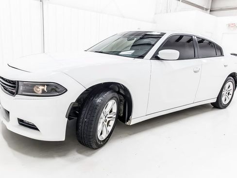 Used 2022 Dodge Charger SXT RWD image 2